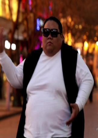 天下父母}